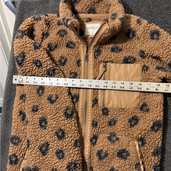 Abercrombie & Fitch Brown and Black Patterned Sherpa Jacket - Picture 3 of 4